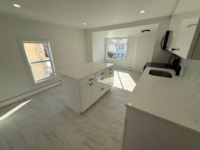 $1,950 | 23 Auburn Avenue, Unit 2, Somerville, MA 02145