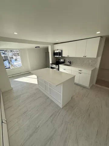 $1,950 | 23 Auburn Avenue, Unit 2, Somerville, MA 02145