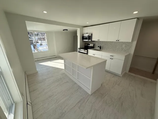 $1,950 | 23 Auburn Avenue, Unit 2, Somerville, MA 02145