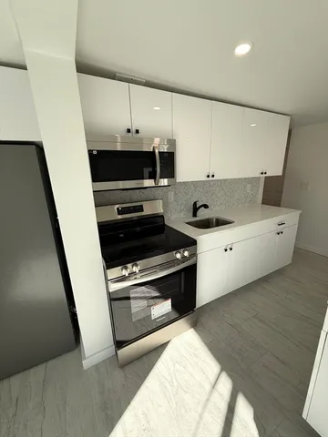 $1,950 | 23 Auburn Avenue, Unit 2, Somerville, MA 02145