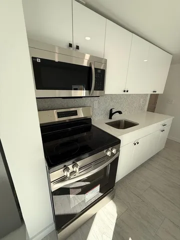 $1,950 | 23 Auburn Avenue, Unit 2, Somerville, MA 02145