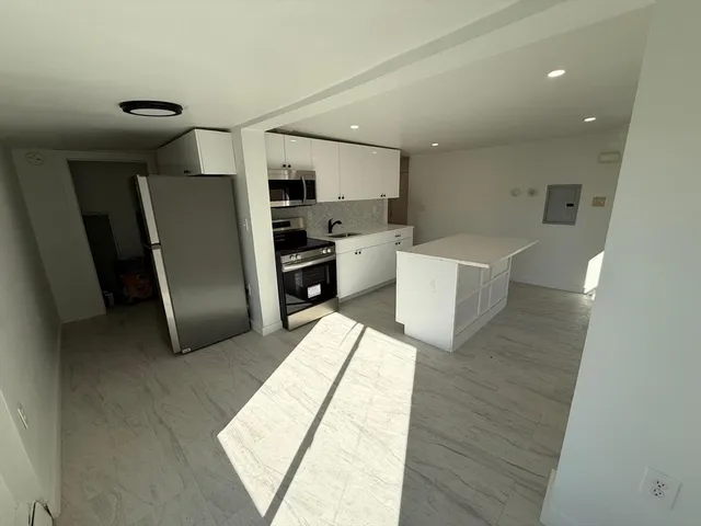 $1,950 | 23 Auburn Avenue, Unit 2, Somerville, MA 02145