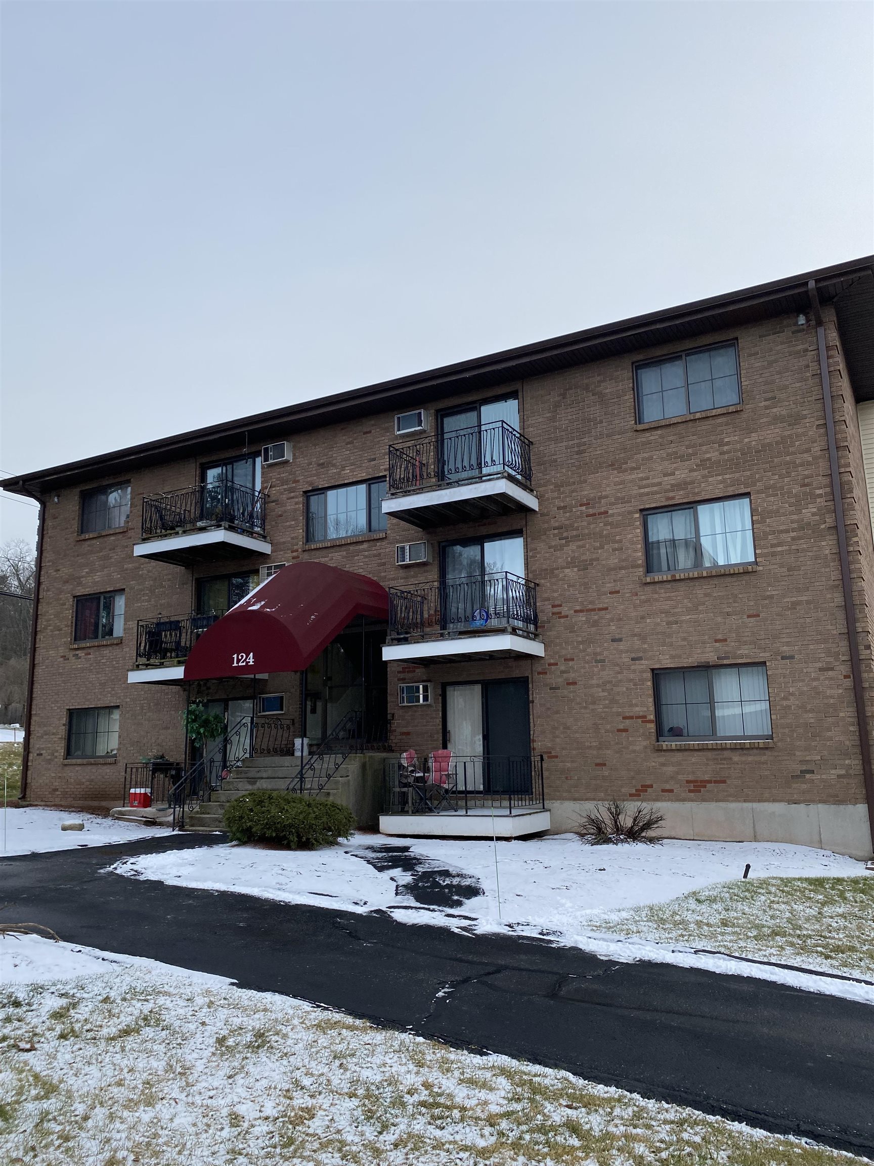 124 Mammoth Road, Unit 216 Hooksett, NH 03106 - Photo 1 of 10