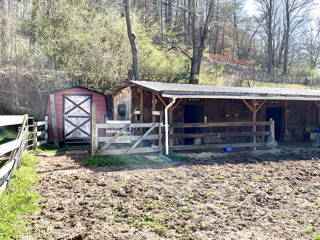 153 Rocking Chair Trail Hayesville, NC 28904 - Photo 8 of 49 Gallery Image 8