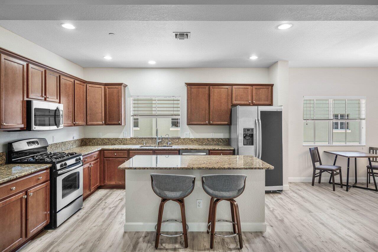 48 Northwest Hawthorne Place Boca Raton, FL 33432 - Photo 10 of 35 Kitchen with Breakfast Bar