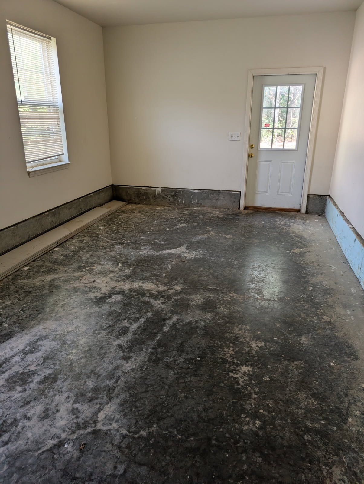 119 Silver Leaf Circle Dickson, TN 37055 - Photo 14 of 14 an empty room with windows