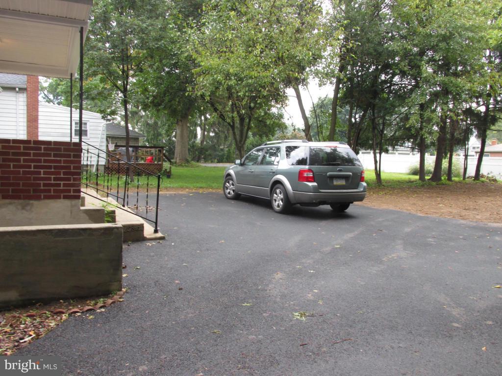 1288 Colebrook Road Lebanon, PA 17042 - Photo 6 of 29 Gallery Image 6