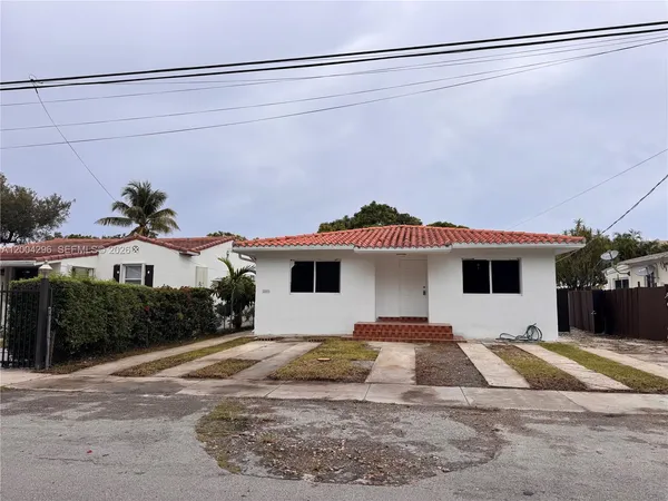 $2,600 | The Pines, Miami, FL 33133