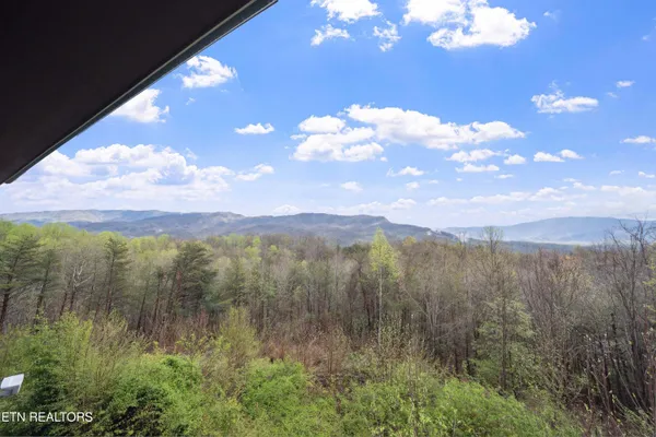 $1,790,000 | 510 Wildflower Ridge Road, Gatlinburg, TN 37738