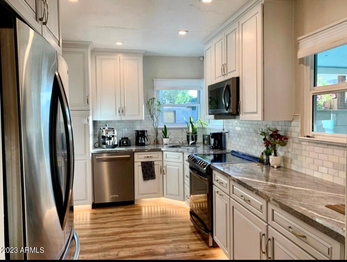 522 West 9th Street Tempe, AZ 85281 - Photo 3 of 28 522 W 9th St kitchen