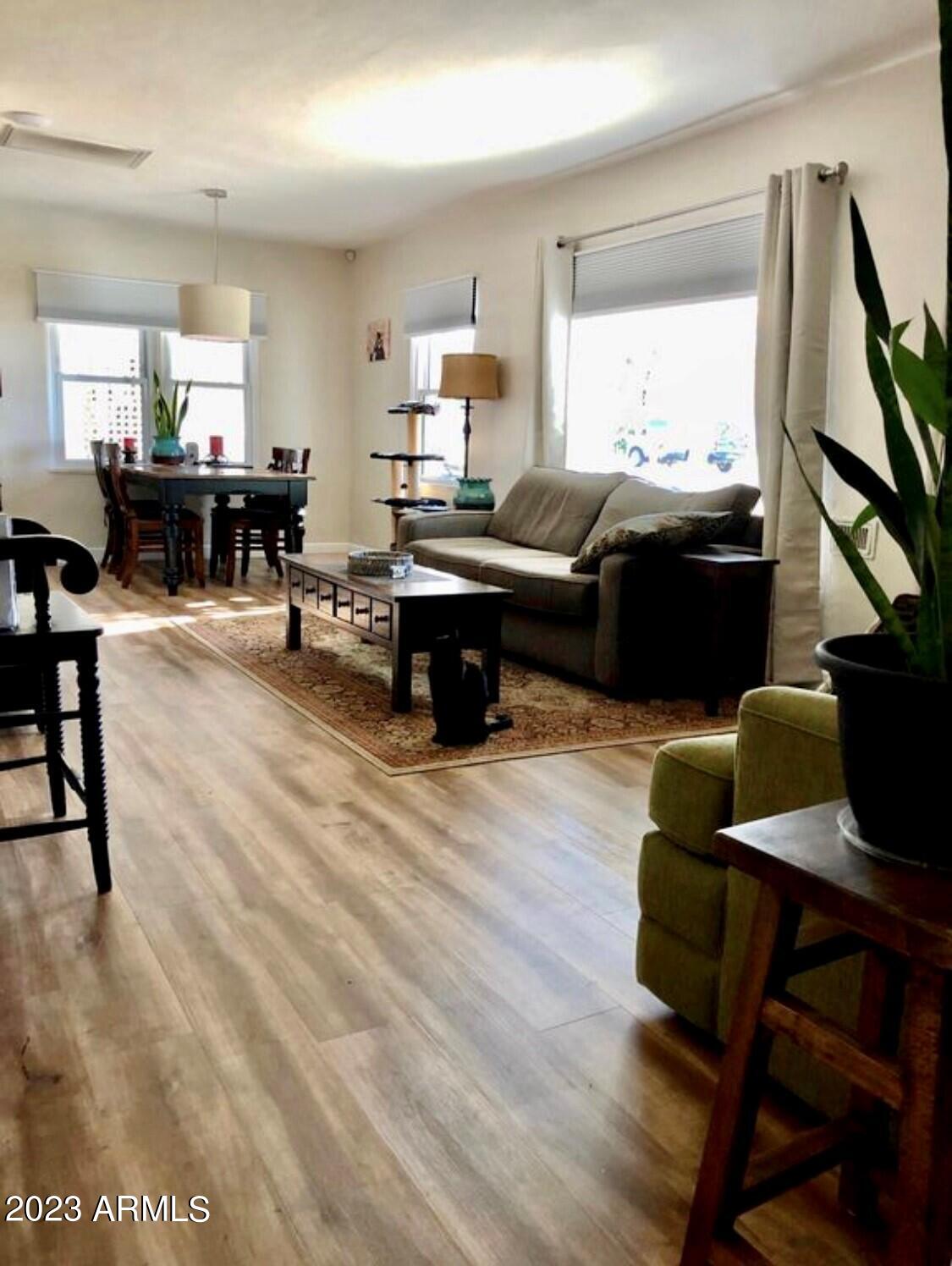 522 West 9th Street Tempe, AZ 85281 - Photo 4 of 28 522 W 9th St living room