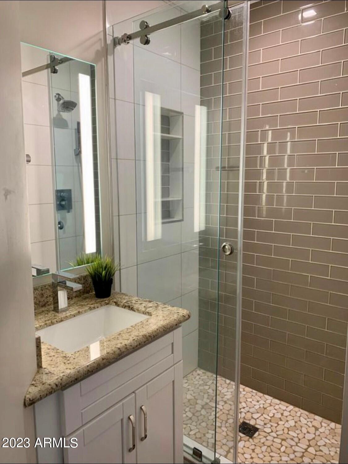 522 West 9th Street Tempe, AZ 85281 - Photo 5 of 28 522 W 9th St bathroom 1