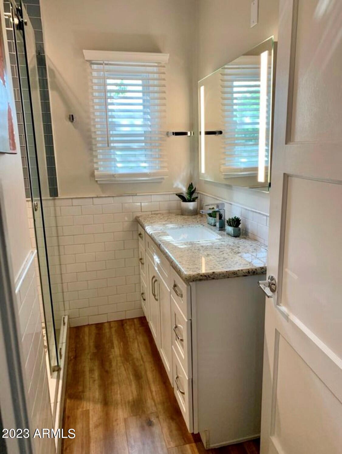 522 West 9th Street Tempe, AZ 85281 - Photo 7 of 28 522 W 9th St bathroom 1 of 2