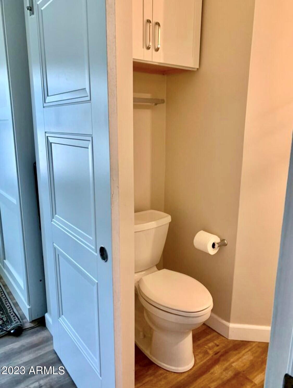 522 West 9th Street Tempe, AZ 85281 - Photo 8 of 28 522 W 9th St bathroom 2