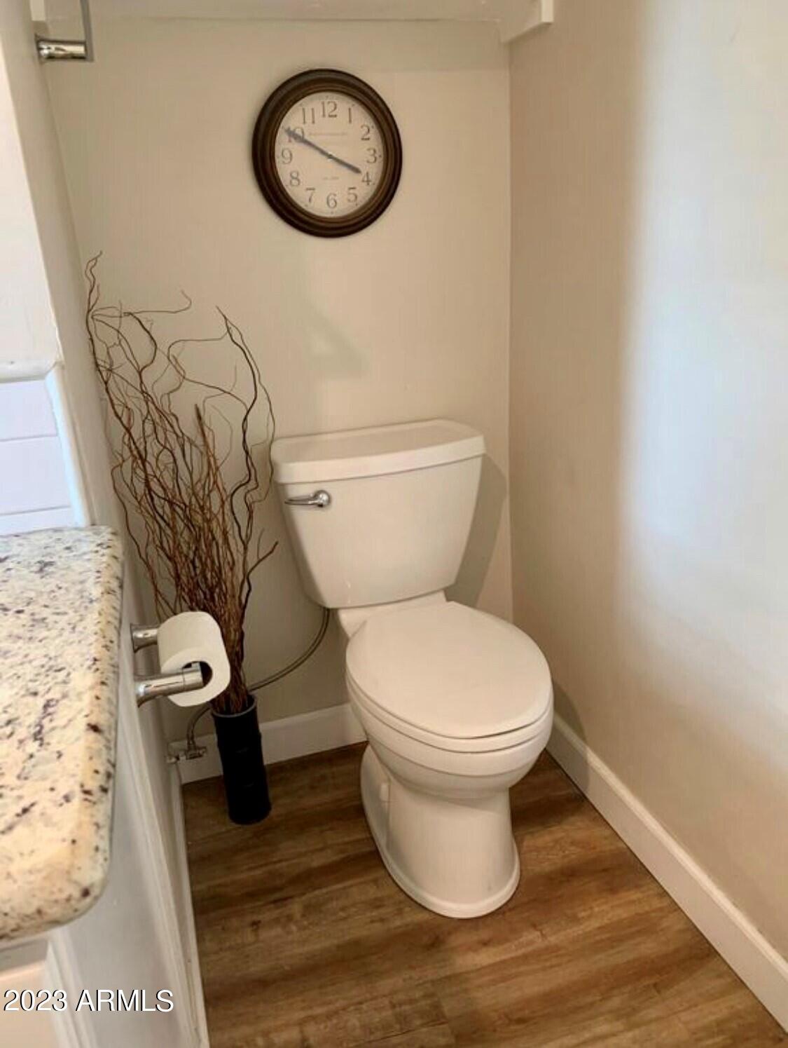 522 West 9th Street Tempe, AZ 85281 - Photo 9 of 28 522 W 9th St bathroom