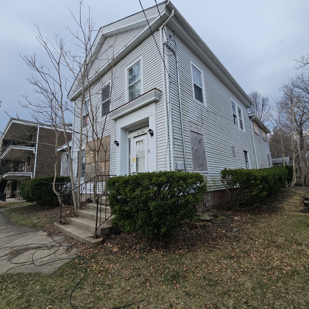 212 South Tryon Street Woodstock, IL 60098 - Photo 2 of 19
