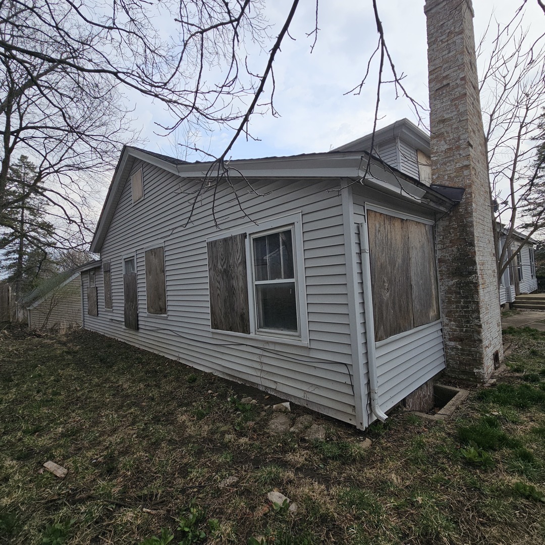 212 South Tryon Street Woodstock, IL 60098 - Photo 4 of 19