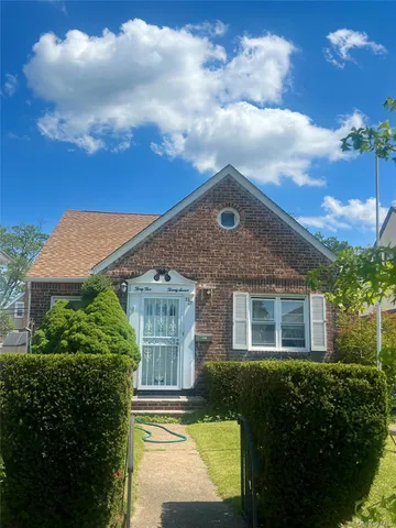 $1,198,000 | 35-27 203rd Street | Auburndale