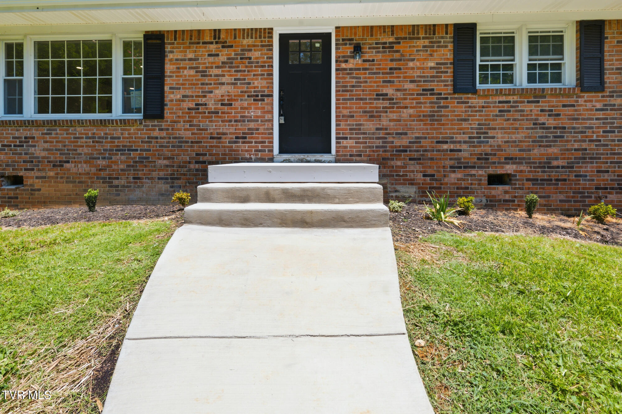 1345 King College Road Bristol, TN 37620 - Photo 6 of 42 DSC_0110