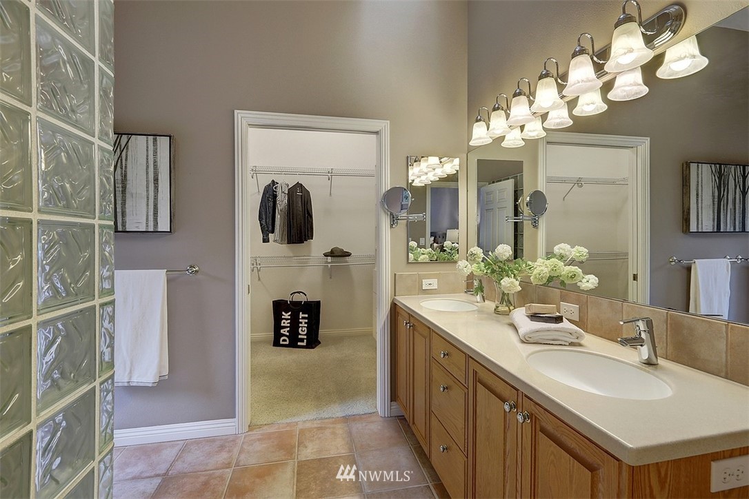 9802 174th Avenue Southeast Renton, WA 98059 - Photo 11 of 35 Gallery Image 11
