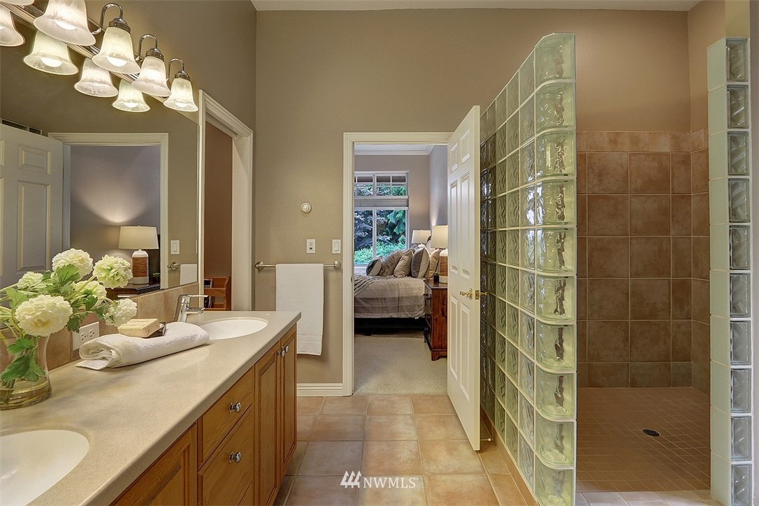 9802 174th Avenue Southeast Renton, WA 98059 - Photo 13 of 35 Gallery Image 13