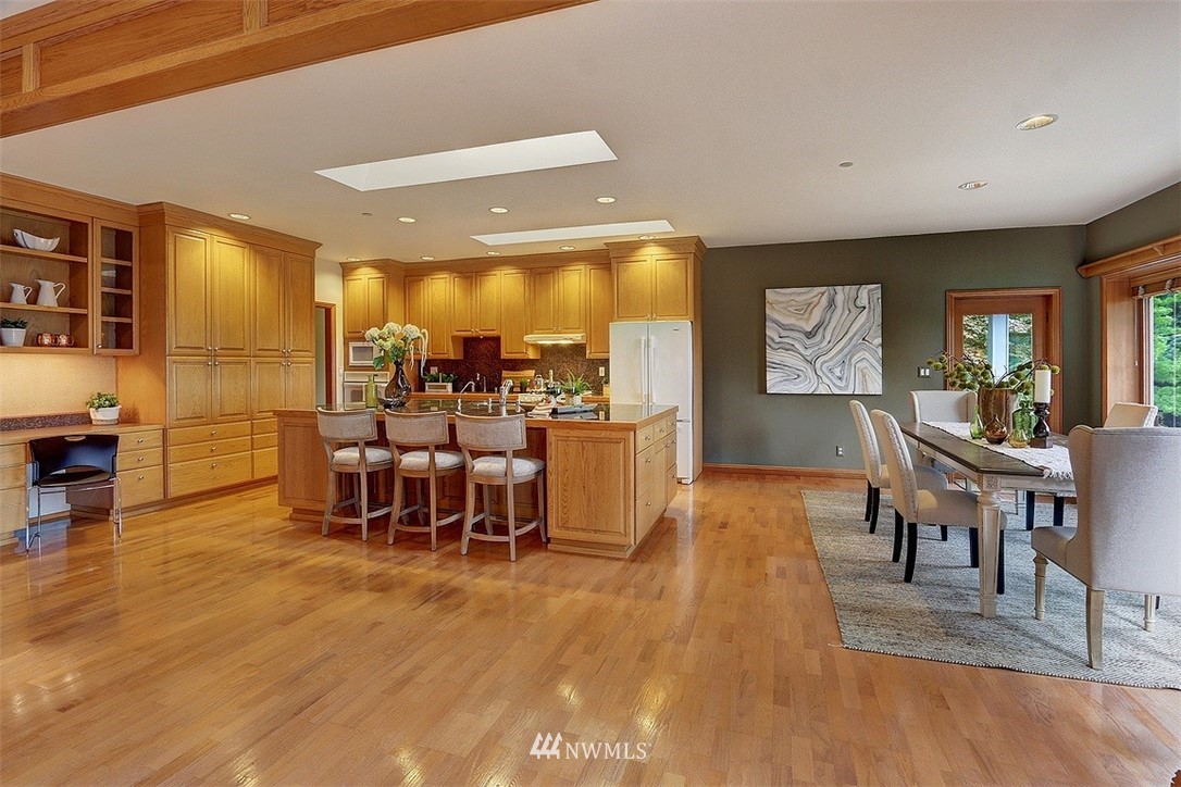 9802 174th Avenue Southeast Renton, WA 98059 - Photo 5 of 35 Gallery Image 5