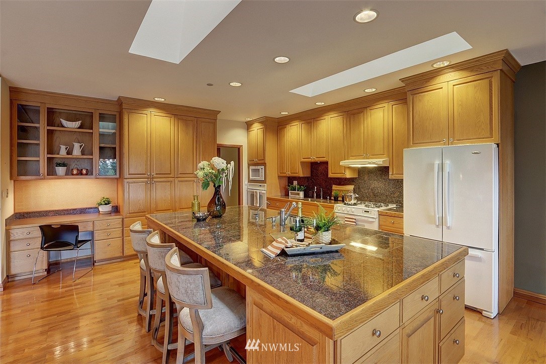 9802 174th Avenue Southeast Renton, WA 98059 - Photo 7 of 35 Gallery Image 7