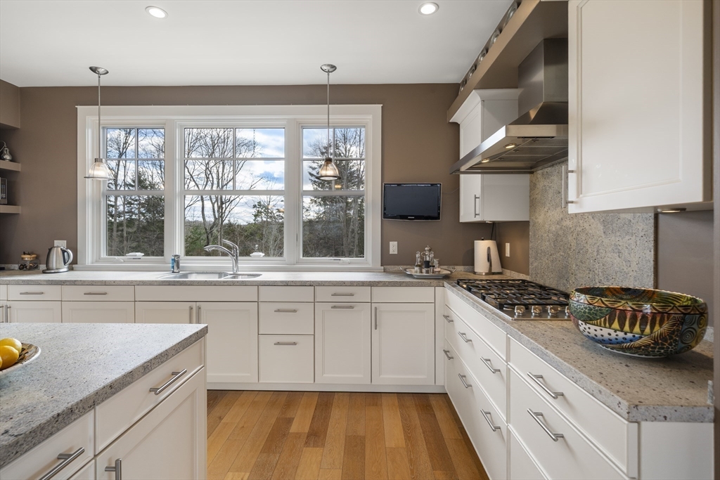 85 R Warren Avenue Plymouth, MA 02360 - Photo 9 of 42
