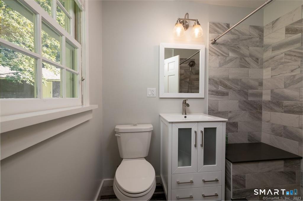 431 Scofieldtown Road Stamford, CT 06903 - Photo 15 of 26 Primary bathroom