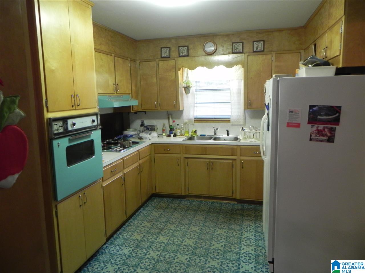 726 Twin Ridge Drive Bessemer, AL 35020 - Photo 3 of 22