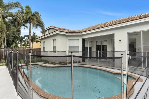 a view of outdoor space yard and patio