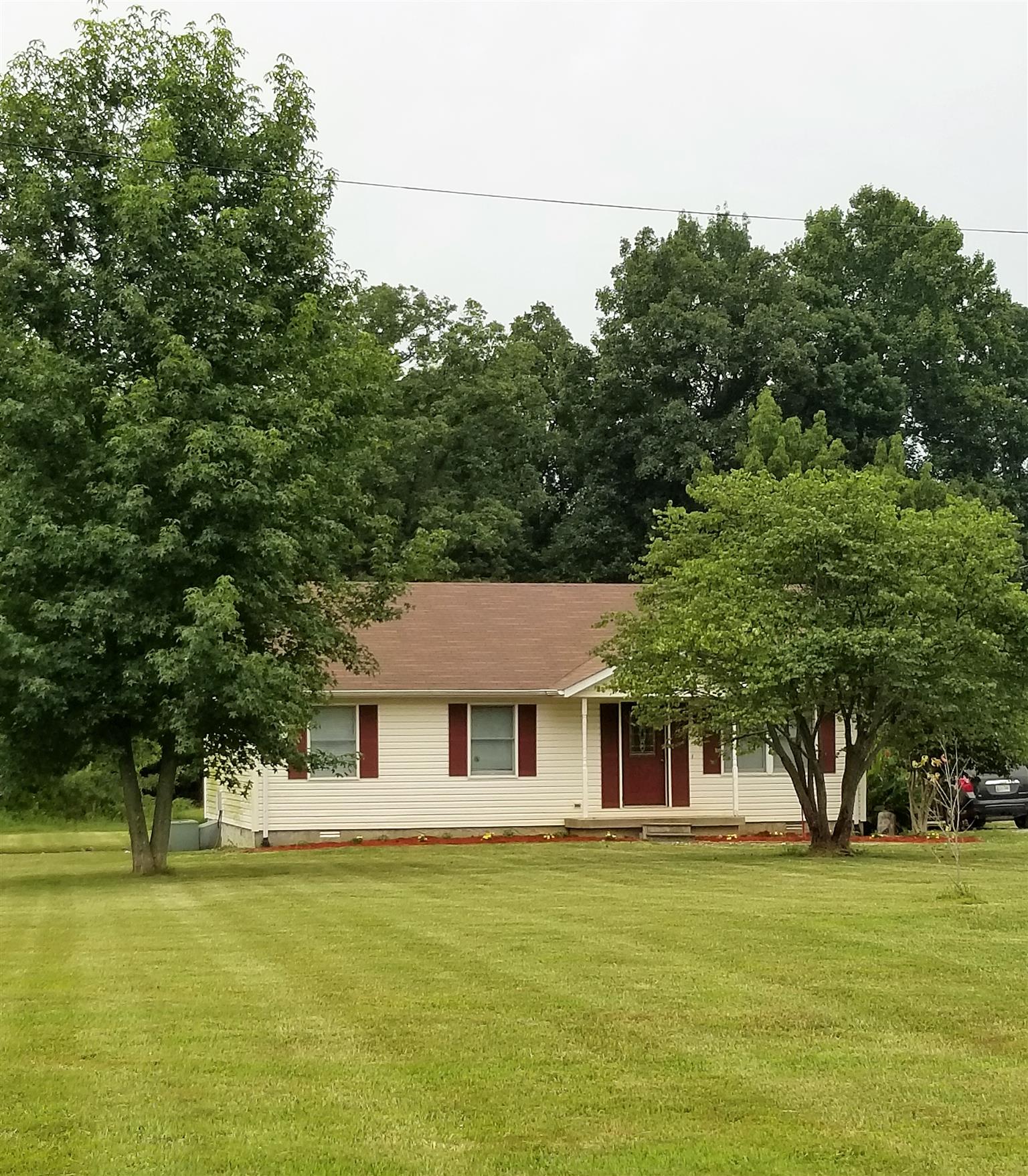 3312 Friendship Road Cross Plains, TN 37049 - Photo 2 of 11 a front view of a house with a garden