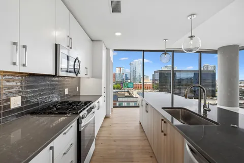 $1,125,000 | 1212 Demonbreun Street, Unit 815, Nashville, TN 37203