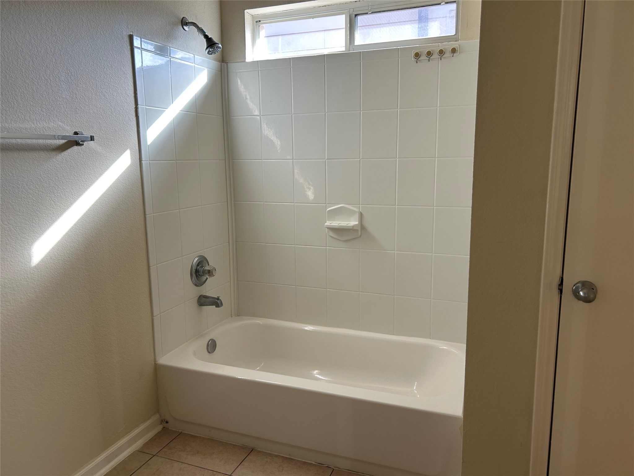11635 Alpine Vale Court Houston, TX 77038 - Photo 11 of 18 a bathroom with a bathtub