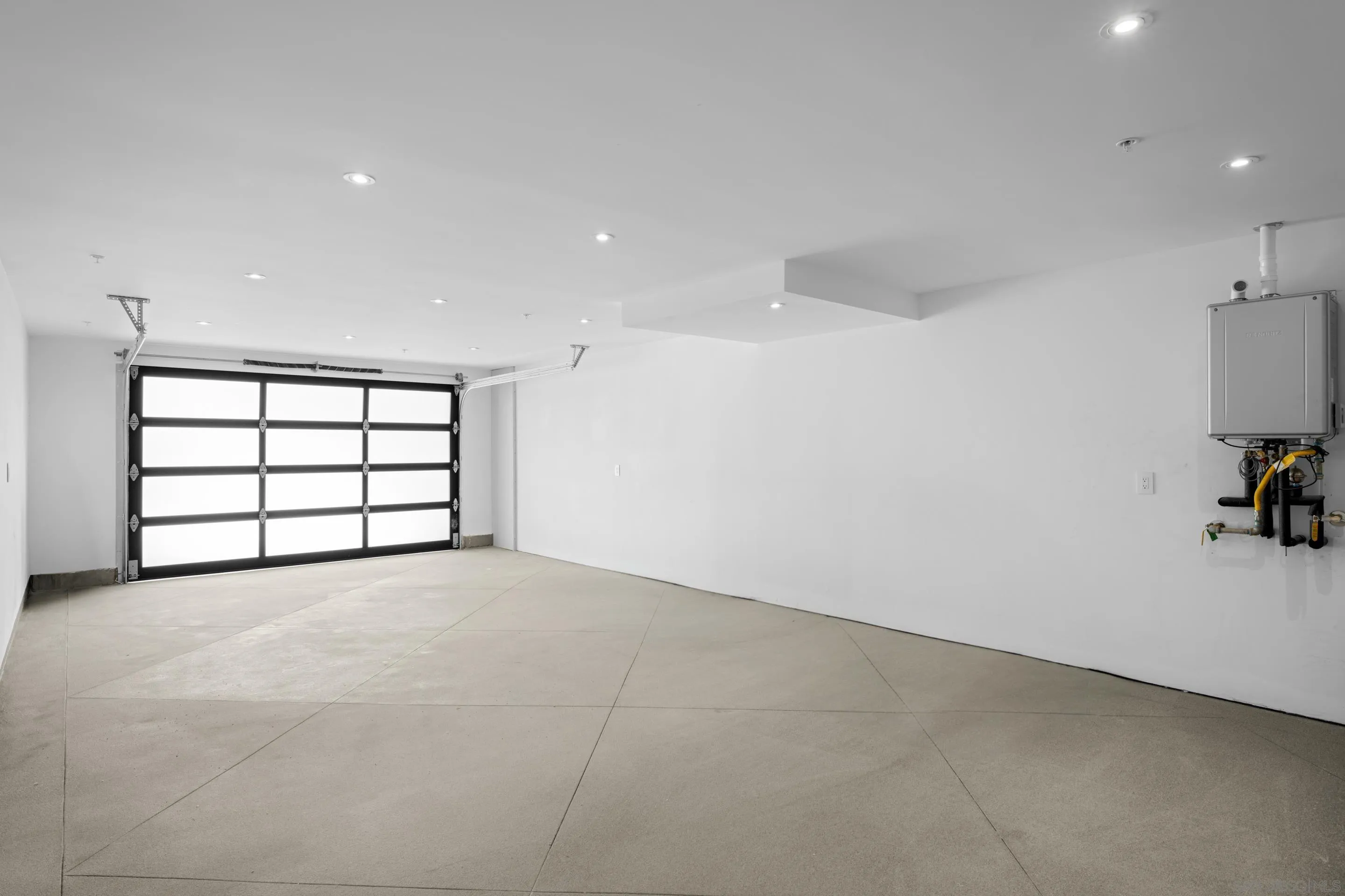 242 Playa Del Norte Street La Jolla, CA 92037 - Photo 28 of 32 a view of empty room