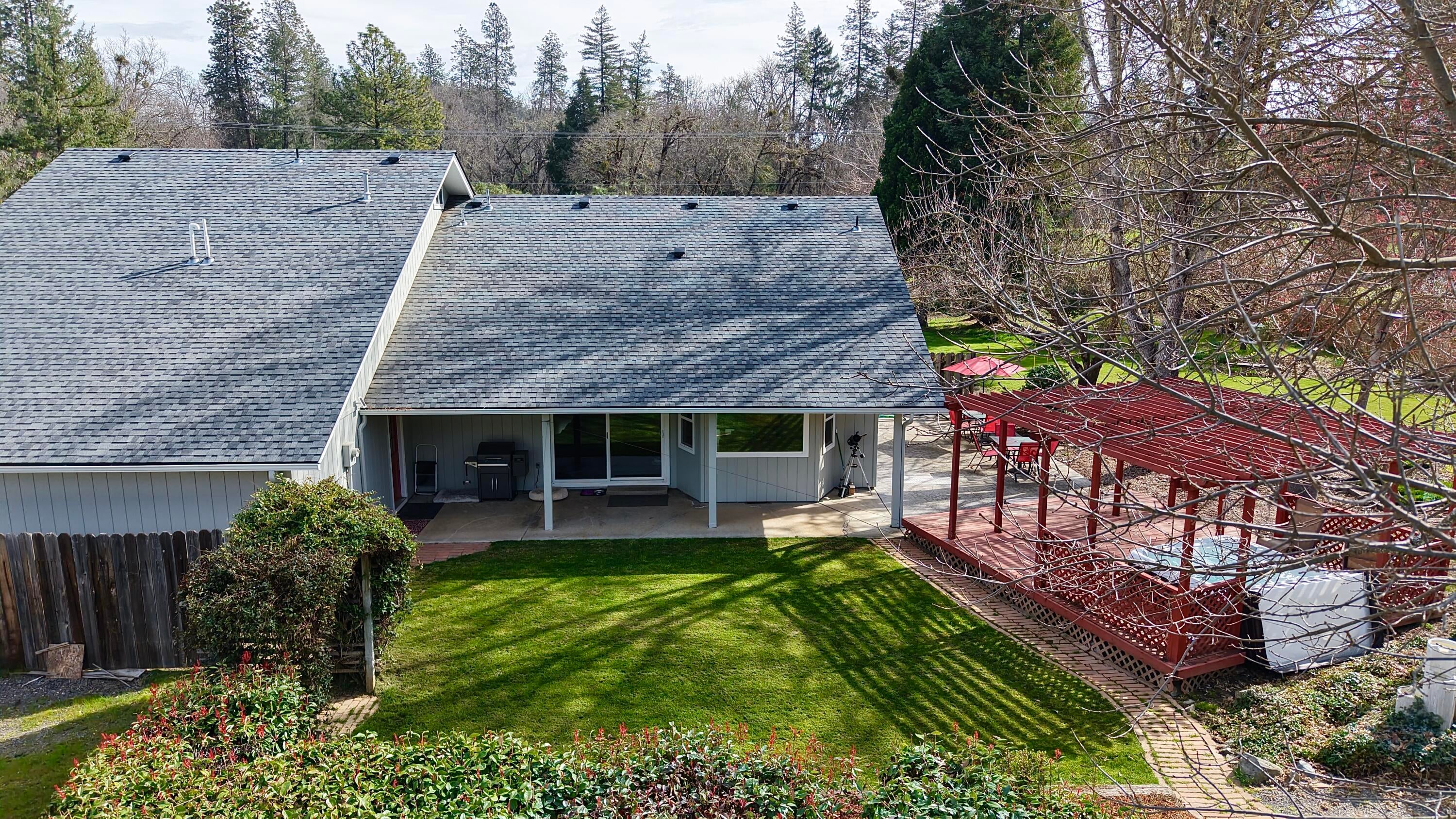 9401 Old Stage Road Central Point, OR 97502 - Photo 9 of 49 Backyard