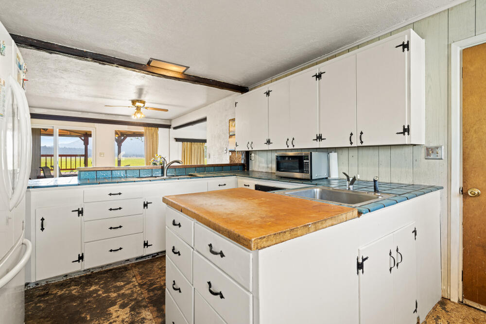 11409 Harpold Road Klamath Falls, OR 97603 - Photo 14 of 43 11409HarpoldRd.-68