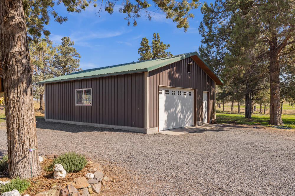 11409 Harpold Road Klamath Falls, OR 97603 - Photo 21 of 43 11409HarpoldRd.-32