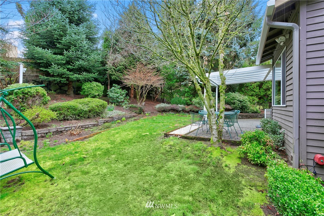 11706 Northeast 166th Court Bothell, WA 98011 - Photo 4 of 24 Gallery Image 4