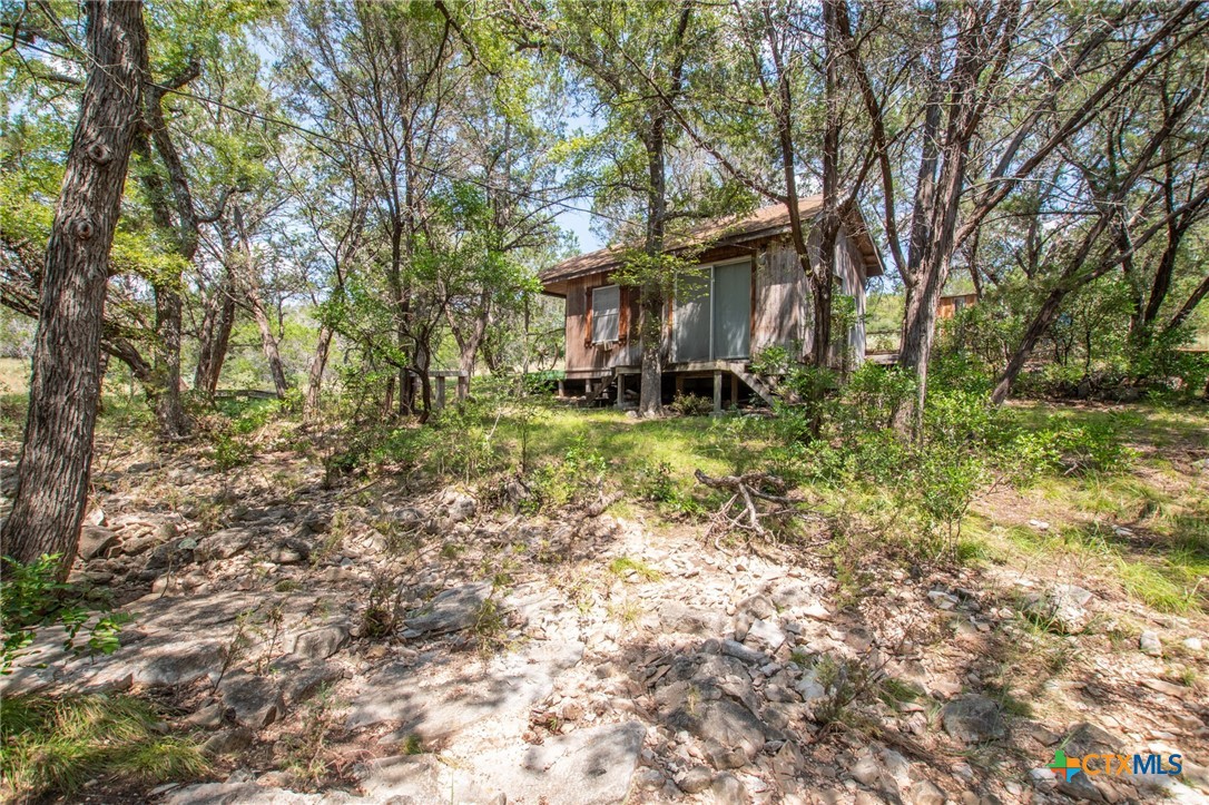 322 Cliff View Road Lampasas, TX 76550 - Photo 7 of 33 a backyard of a house with lots of green space