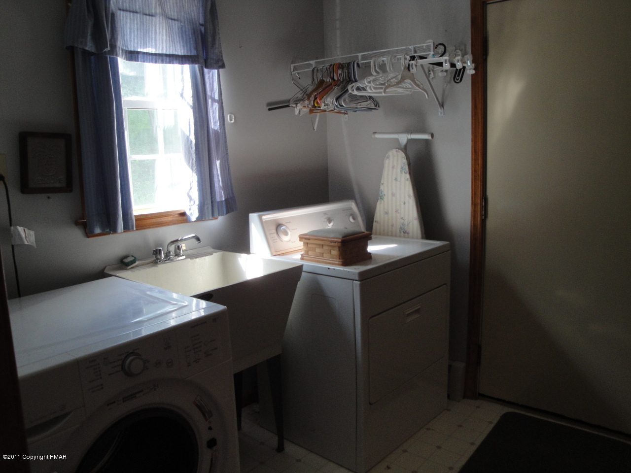 100 Blue Ridge Drive Effort, PA 18330 - Photo 8 of 18 laundry room
