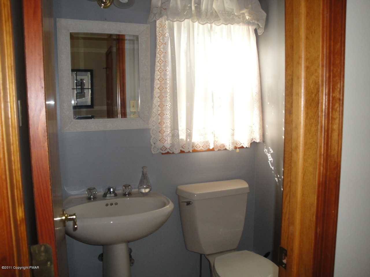 100 Blue Ridge Drive Effort, PA 18330 - Photo 9 of 18 1/2 bath