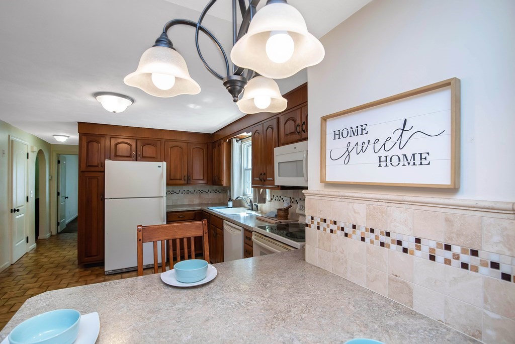148 Hazardville Road Longmeadow, MA 01106 - Photo 3 of 42 Gallery Image 3