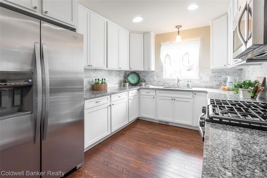 8315 Hilton Road Brighton, MI 48114 - Photo 17 of 43