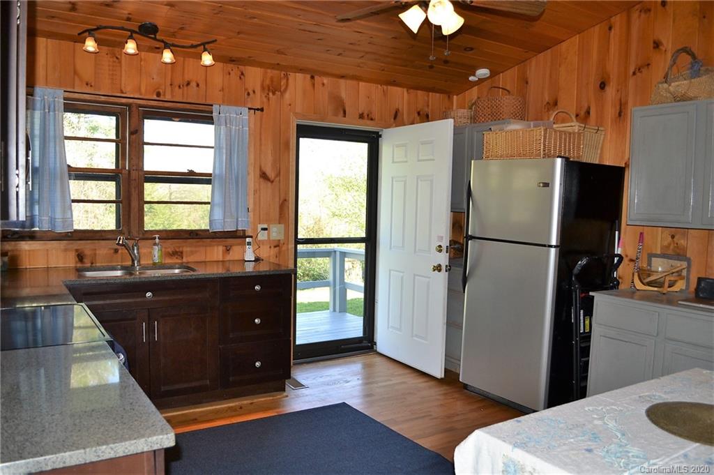 1797 Old Jonas Ridge Road Newland, NC 28657 - Photo 17 of 35 Gallery Image 17