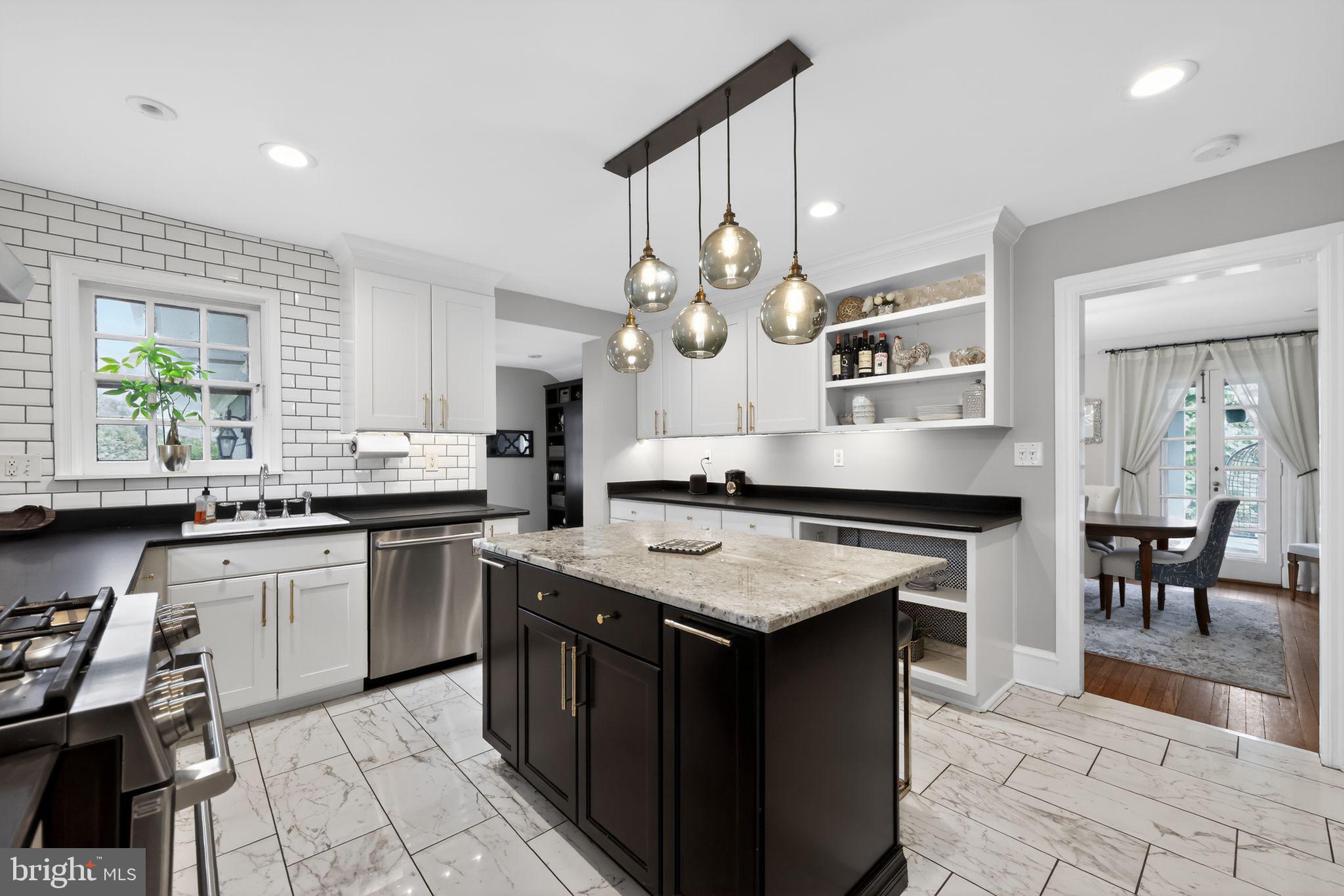 913 Twyckenham Road Media, PA 19063 - Photo 14 of 42 Great lighting