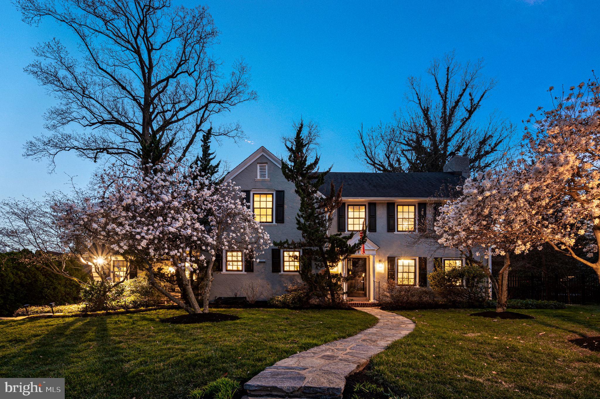 913 Twyckenham Road Media, PA 19063 - Photo 2 of 42 Surrounded by specimen trees