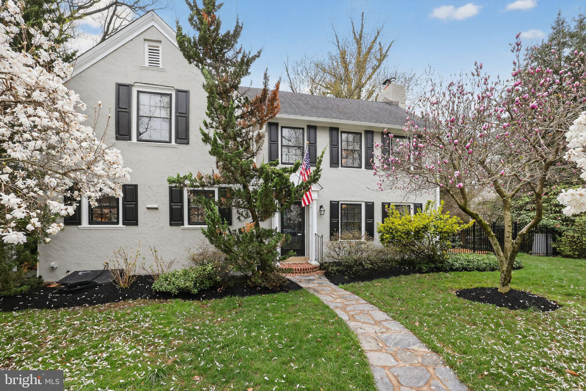 913 Twyckenham Road Media, PA 19063 - Photo 3 of 42 Beautiful walkway!