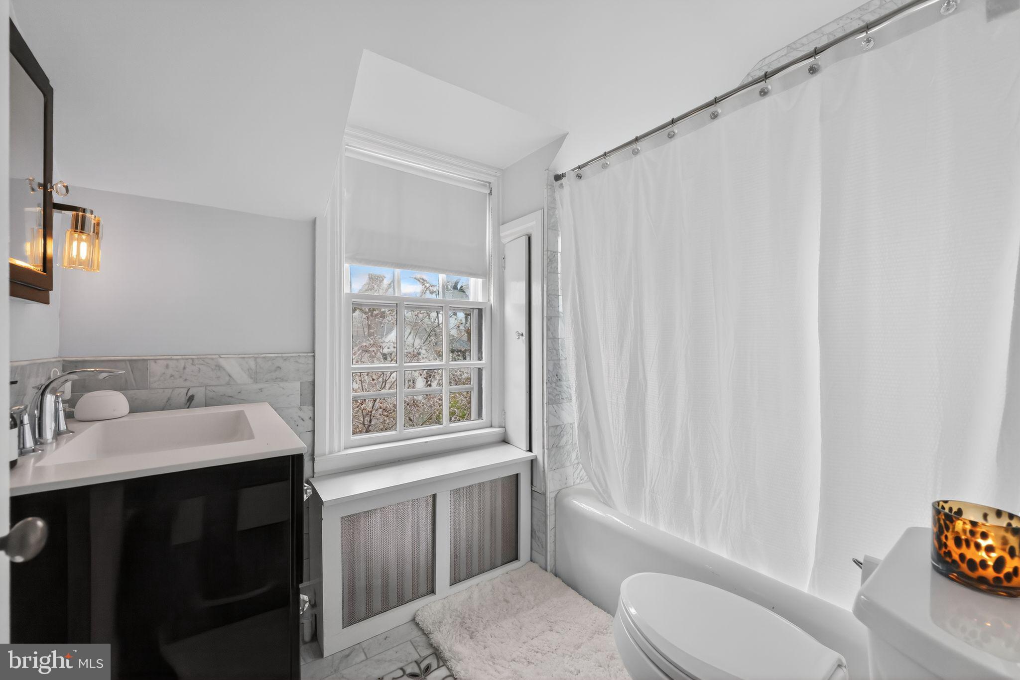 913 Twyckenham Road Media, PA 19063 - Photo 34 of 42 Bedroom #4 ensuite bathroom