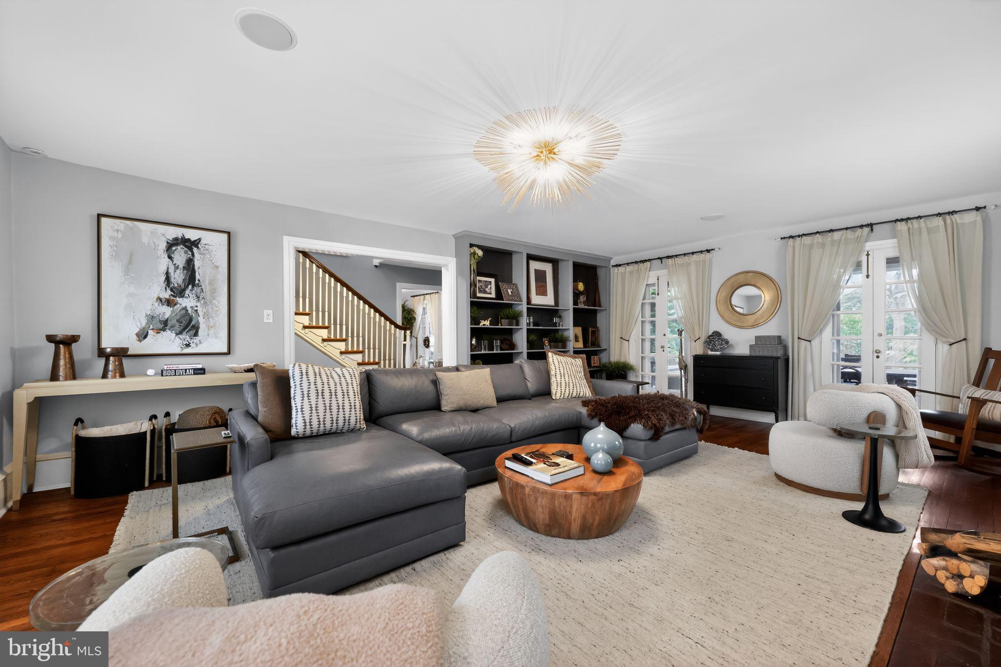 913 Twyckenham Road Media, PA 19063 - Photo 9 of 42 Very spacious living room